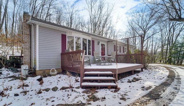 Roaring Spring Horse Farm Getaway w/Game Room