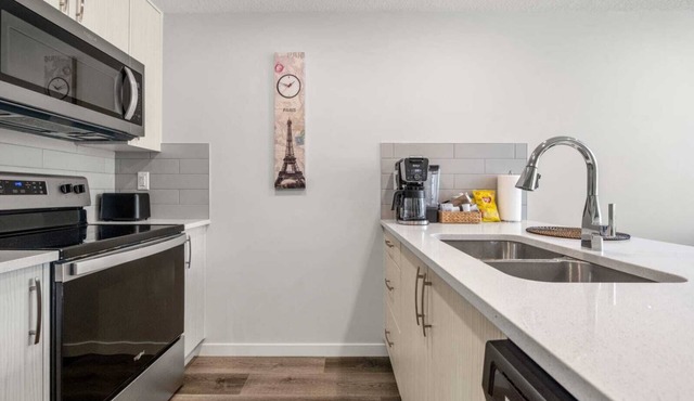 Rockland Oasis: 1BR + Parking. Your private, contemporary and serene getaway.