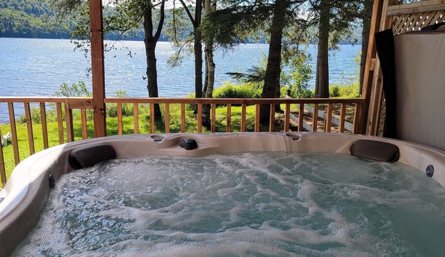 Romantic Cabin Getaway with Hot Tub