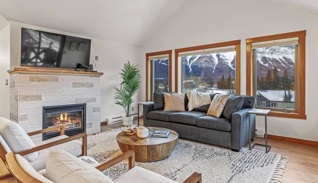 Rooftop Hot tub| Spacious| Pet Friendly| Incredible Views| Gym