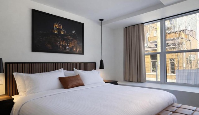 Room with 1 King-Size Bed Downtown Quebec City