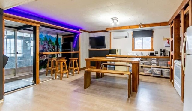 Room with parking and private bathroom