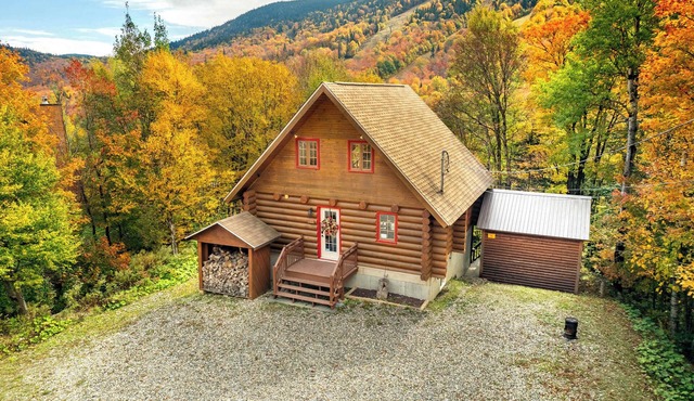Round Wooden Chalet | L'Antaya