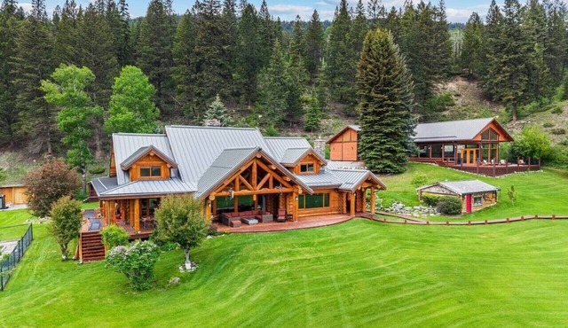 Royal Antler Ranch | 1300 Acres | Pool | Theatre