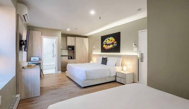 Royal Duo – Downtown MTL Stay