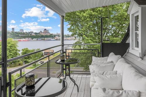 Royal View Chateau Frontenac Balconies 6 bedrooms 15 guests
