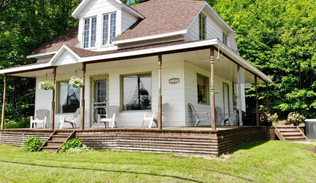Rrustically decorated chalet on two floors with 4 bedrooms.