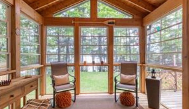 Rustic and Spacious Lakefront Oasis. Sleeps 10, Endless fun!