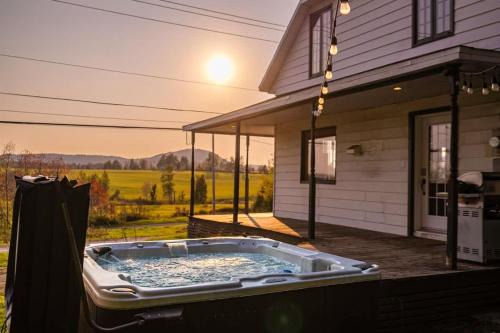 Rustic Chalet Hideaway - Hot Tub & Trail Access