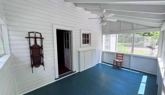 Rustic Colonial Chalet w/AC, only 40 minutes from Washington, D.C. - 2 bedrooms
