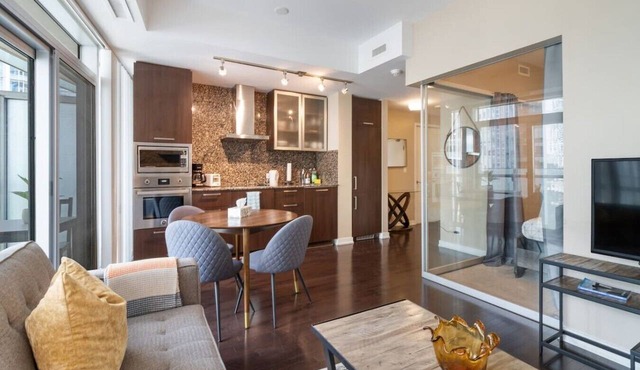 Rustic DT Condo w/ 1 Bed + Sofabed