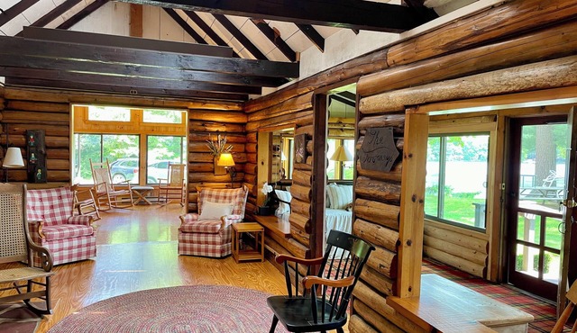 Rustic Lakefront Cabin in Heart of Massachusetts near Antiquing and Breweries