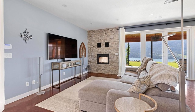 Rustic Oasis Lakeview with Hot Tub (Pet Friendly!)
