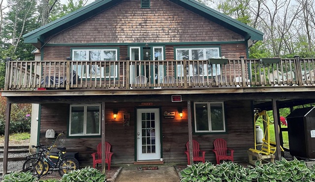 Rustic ski chalet in the heart of North Conway off West Side Road