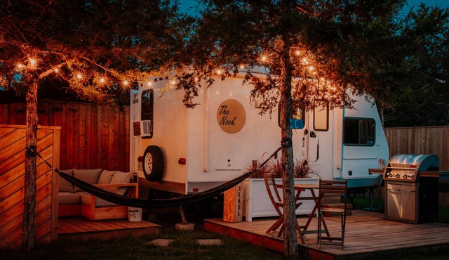 RV Glamping w/Cowboy Tub, Lawn Games & Firepit
