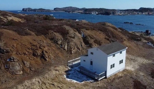 Salty B'y Cottage Sum