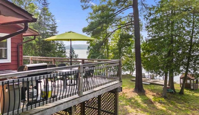 Sand Lake Oasis - Three Bedroom Cottage, Sleeps 8