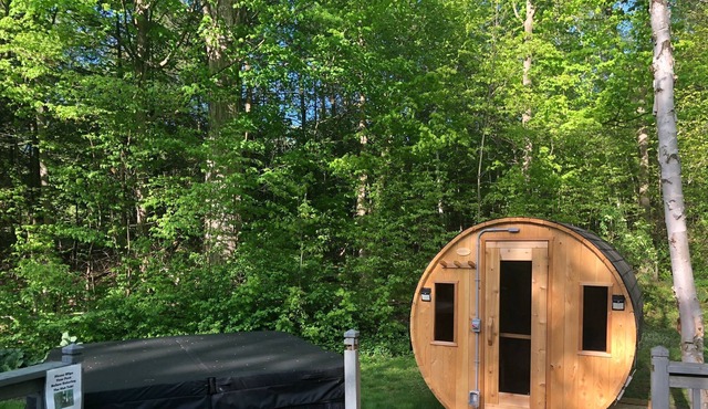 Sandy Lake Charm Authentic Cottage -Hot Tub, Sauna
