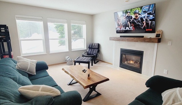 Sasquatch Mountain Spacious 3 Bedroom+Den townhome