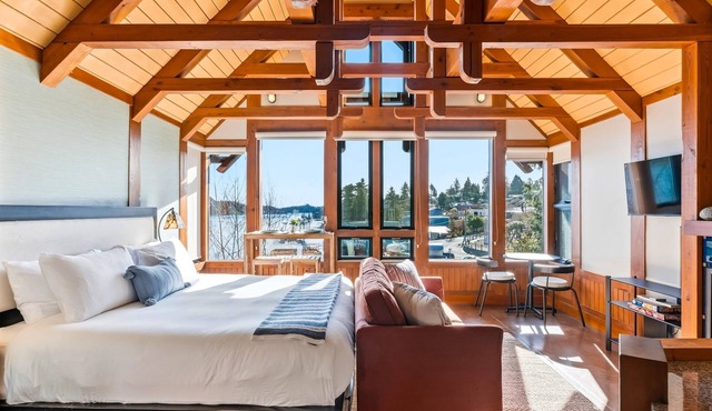 Seabird Suite-Inlet Views, Downtown, Tours, Beach