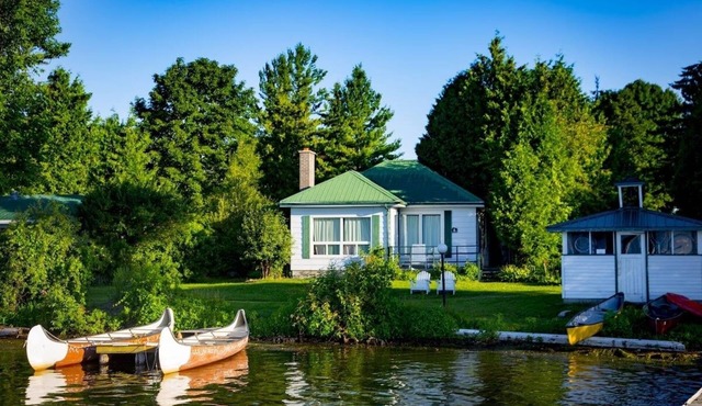 Serene Lakeside Inn Featuring Private Decks, Wine Cellar & Scenic Views for Coup