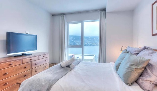 Serenity by the Slopes: Tremblant Waterfront Condo