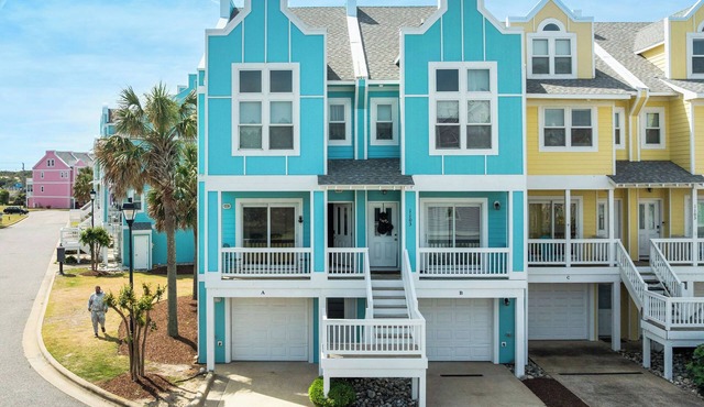 Shared Pool w/Lazy River | Dog-Friendly