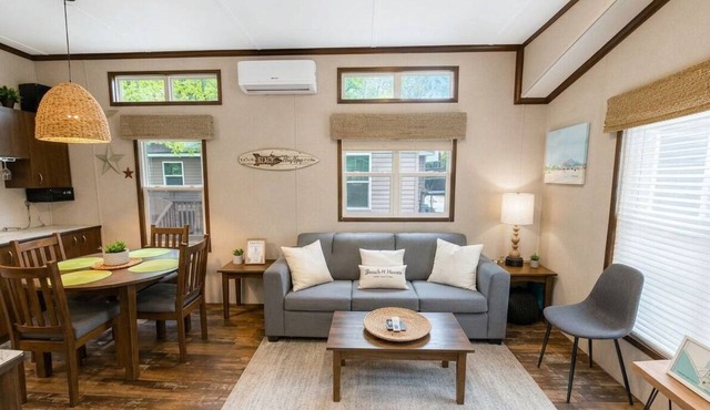 Sherkston Shores Getaway! Minutes from the Funplex, Elco Beach & Wyldewood Beach