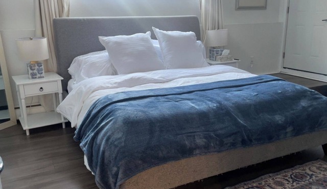 Signature King Suite - Hot Tub and Heated Outdoor Pool