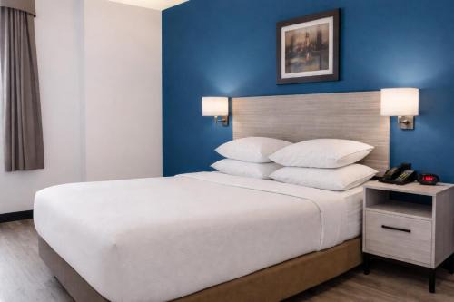 Signature Stay Inn & Suites - Downtown Hamilton