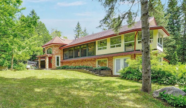 Simcoe County Cottage ★ Woodland Private Retreat ★ Hot Tub ★ Riverfront
