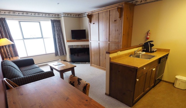 Ski in/ski out 2nd floor condo