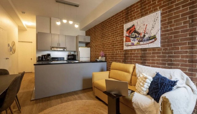 Sleek 2BR in Heart of Downtown Montreal