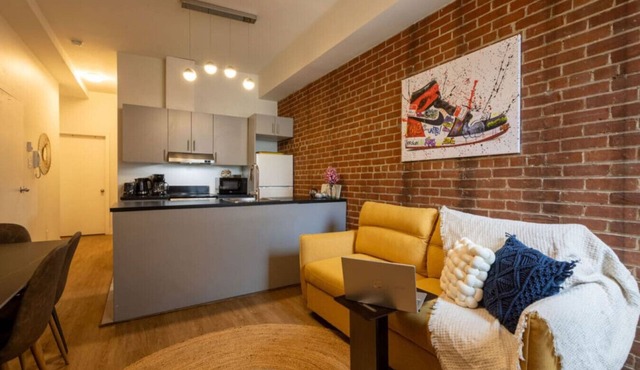 Sleek 2BR in Heart of Downtown Montreal