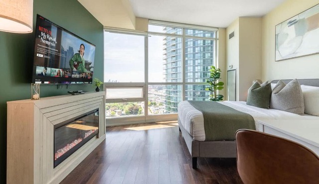 Sleek studio in Fort York walk to lake & Liberty