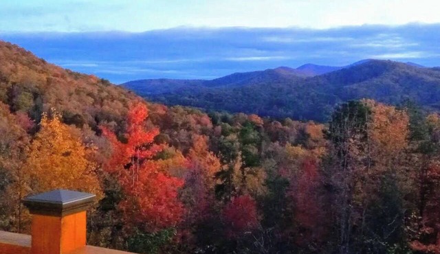 Smokies View - private chalet with mountain views
