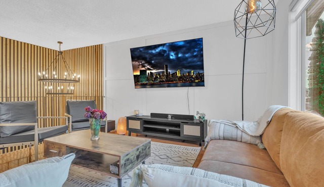 South Grande Prairie Sleeps 4 | Luxury Home w Fire Pit and Parking