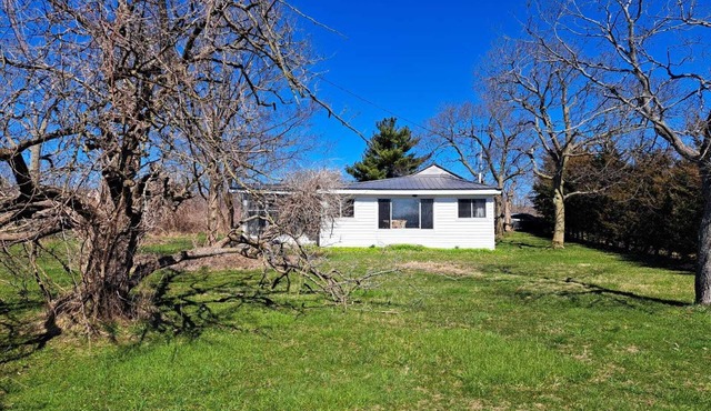 South Shore Cottage With Lake View