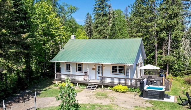 Spa, Pool Table & Nature | Chalet de la riviere