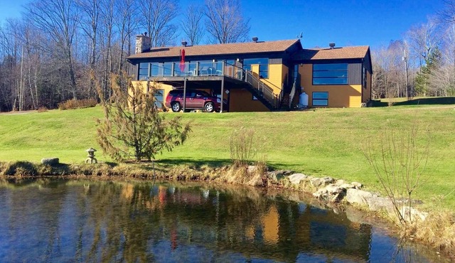 Spacieux & lumineux chalet, piscine & sauna, nature.