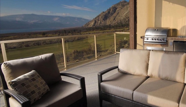 Spacious 2-Bedroom Condo with Incredible Views in Osoyoos