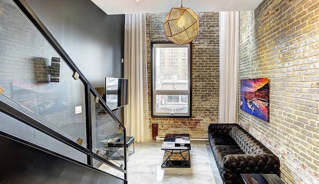 Spacious 2-Bedroom Duplex near Downtown