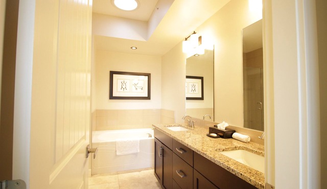 Spacious 2-Bedroom Getaway with Expansive Views of Osoyoos