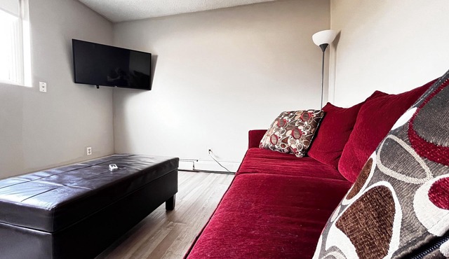Spacious 2 Bedroom Suite in 4 Plex downtown Whitecourt w/In Suite Laundry