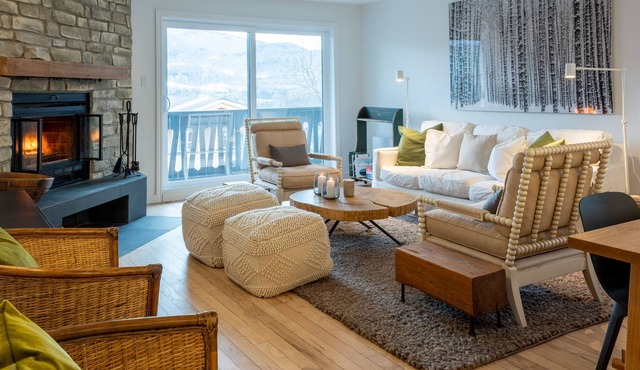 Spacious 2BDR with Mountain View 414