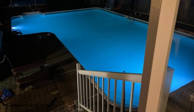 Spacious 3-Bedroom Cottage with Pool & Hot Tub