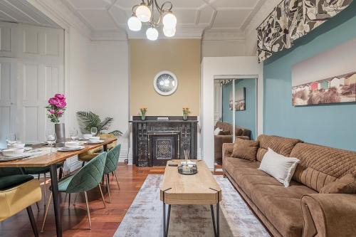 Spacious 3BR Downtown - 2 Queen & Bunk & Sofa Bed