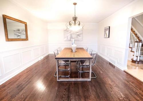 Spacious 5500 SQF Home 6 Bdrms and 3 and Half Bath