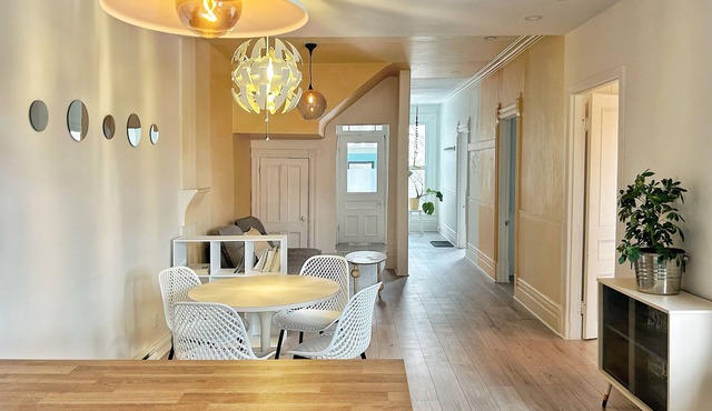 Spacious and calm appartement all incuded with a full kitchen.
