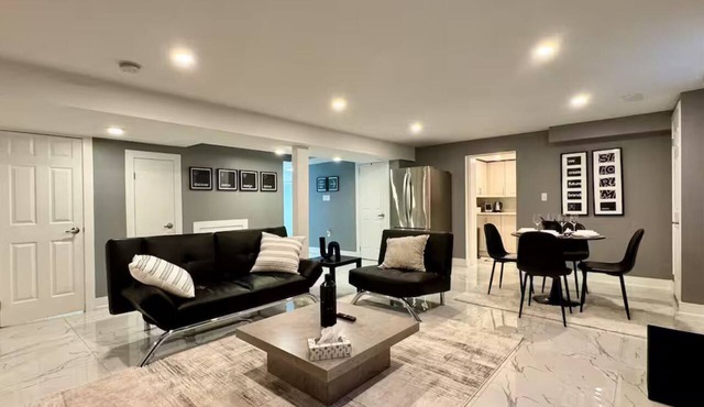 Spacious and Luxurious 2BR Suite with Huge Windows